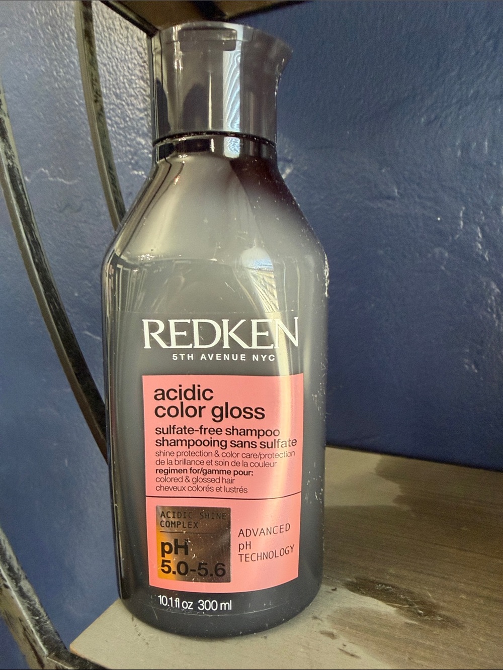 Redken Acidic Color Gloss Shampoo - Black & Pink Bottle